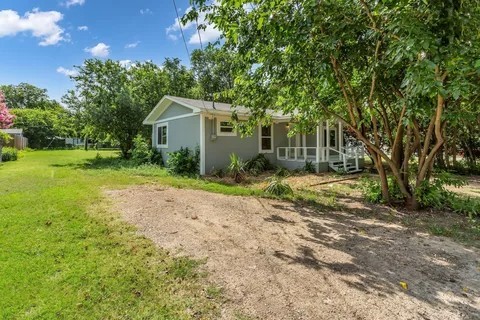 110 N Hillside Street Red Oak TX 75154