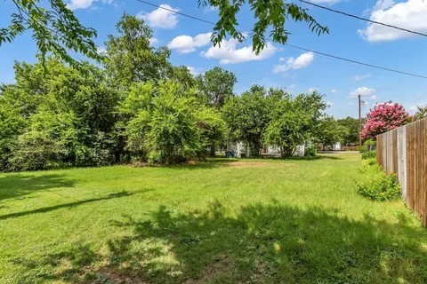 110 N Hillside Street Red Oak TX 75154