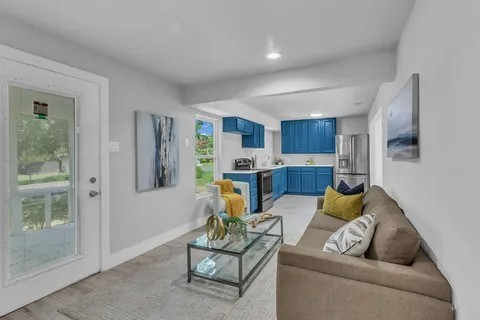110 N Hillside Street Red Oak TX 75154