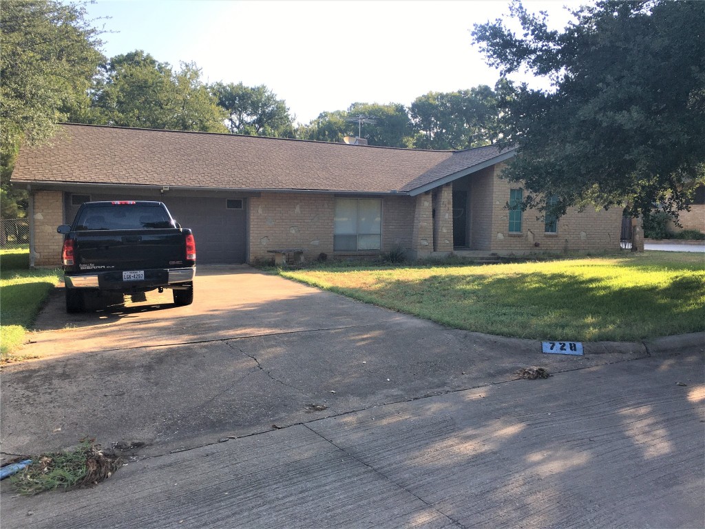 728 Surrey Circle Grand Prairie TX 75050