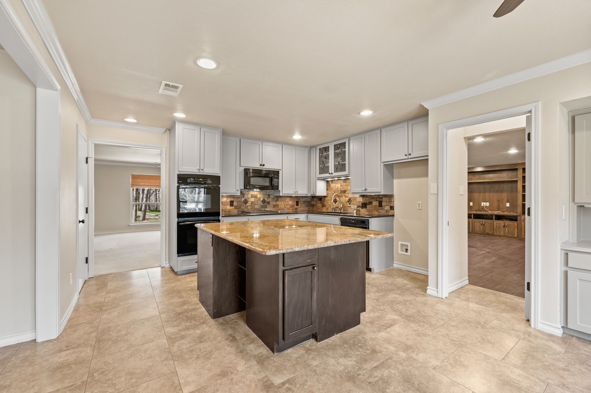2800 Idlecreek Drive Dalworthington Gardens TX 76016