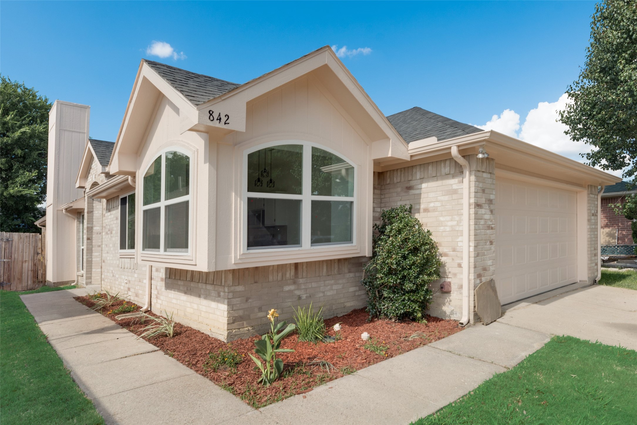 842 Forest Oaks Drive Grand Prairie TX 75052
