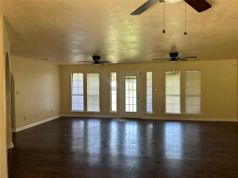 214 County Road 4870 Newark TX 76071