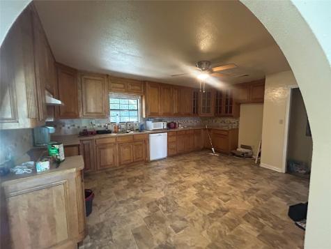214 County Road 4870 Newark TX 76071