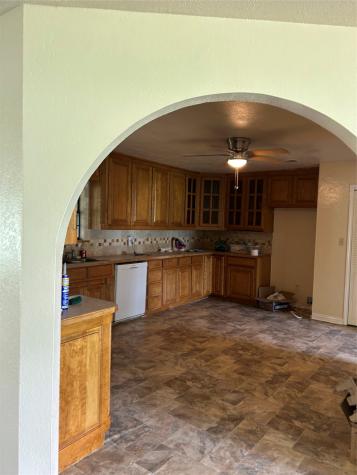 214 County Road 4870 Newark TX 76071