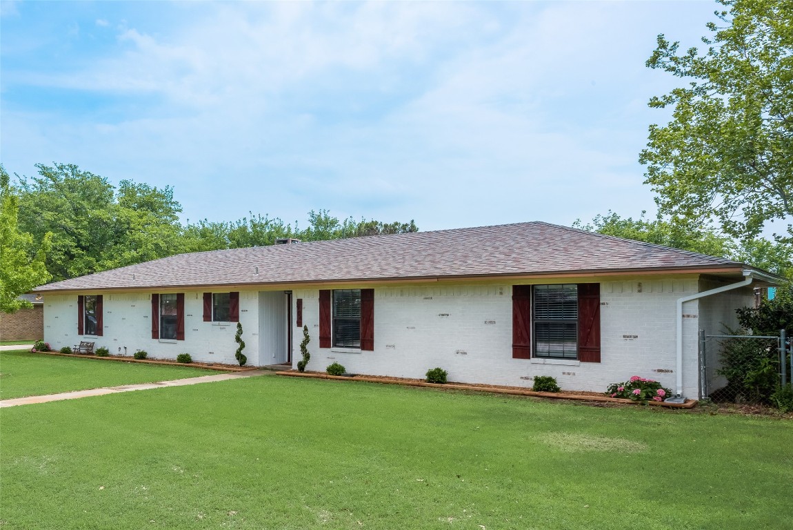 904 Glengarden Street Krum TX 76249