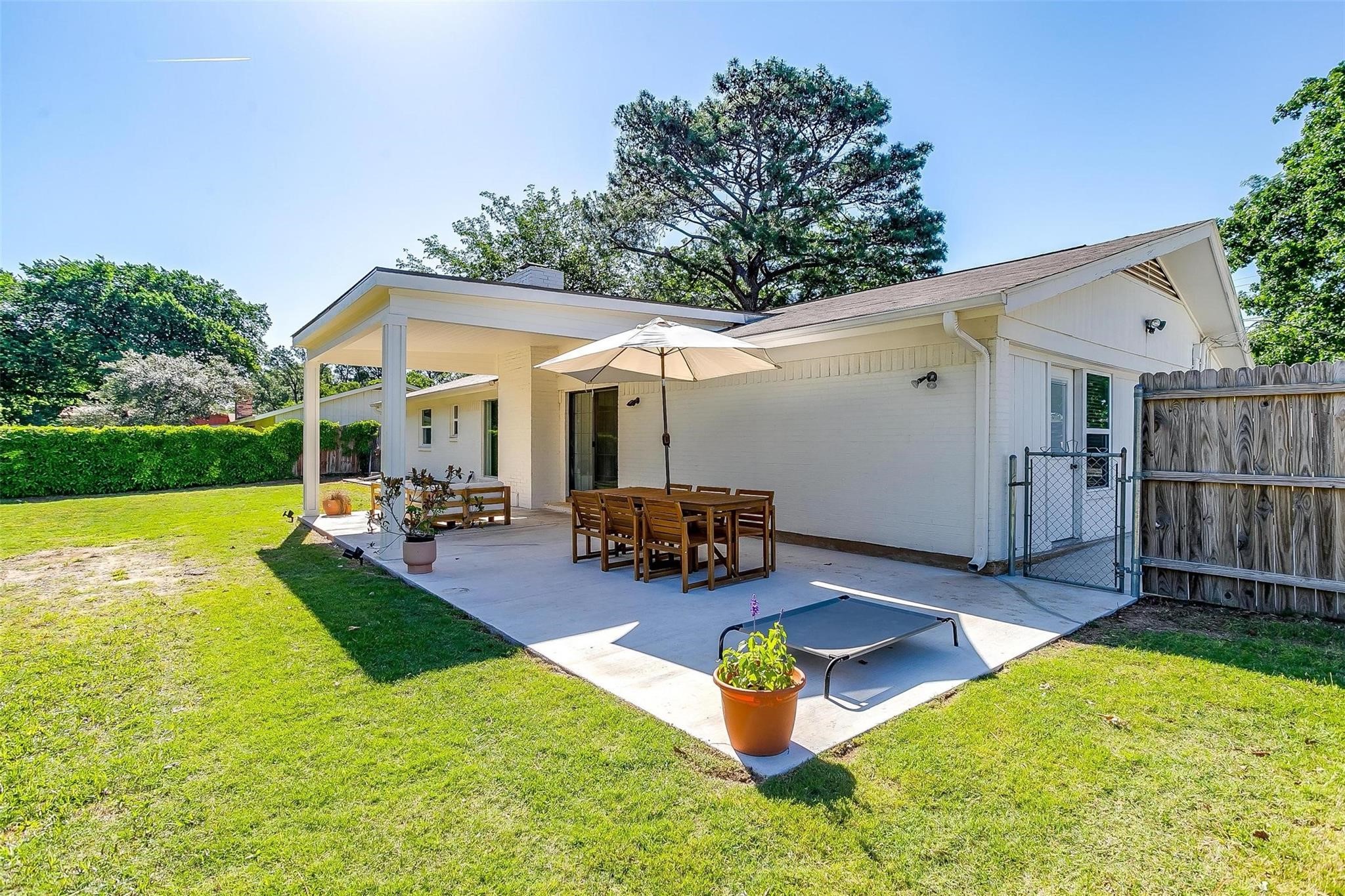 2212 Ridge Lane Grapevine TX 76051