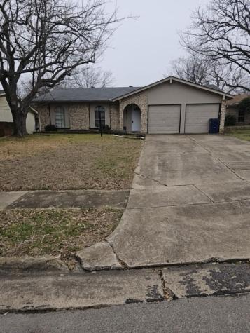 317 Boulder Court Burleson TX 76028