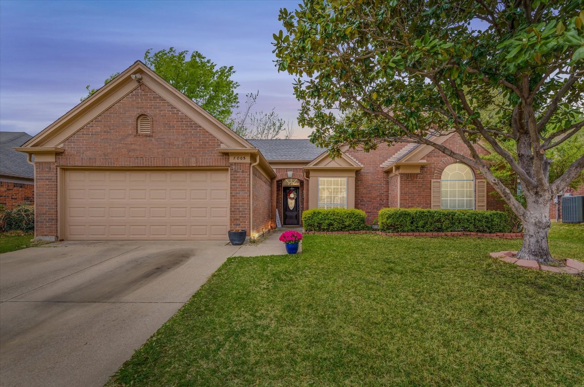 7005 Wooddale Drive Watauga TX 76148