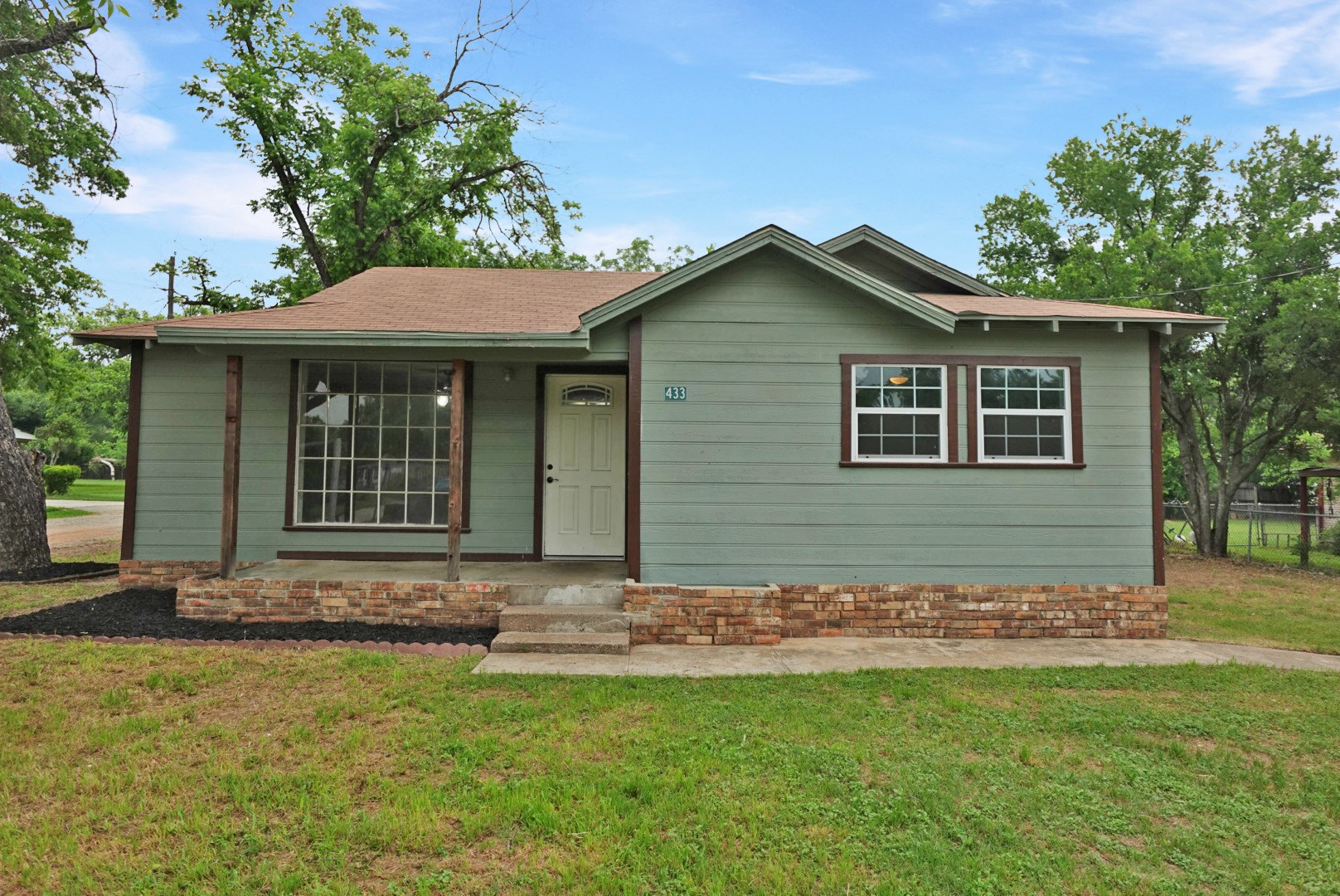 433 W Hampton Avenue De Leon TX 76444