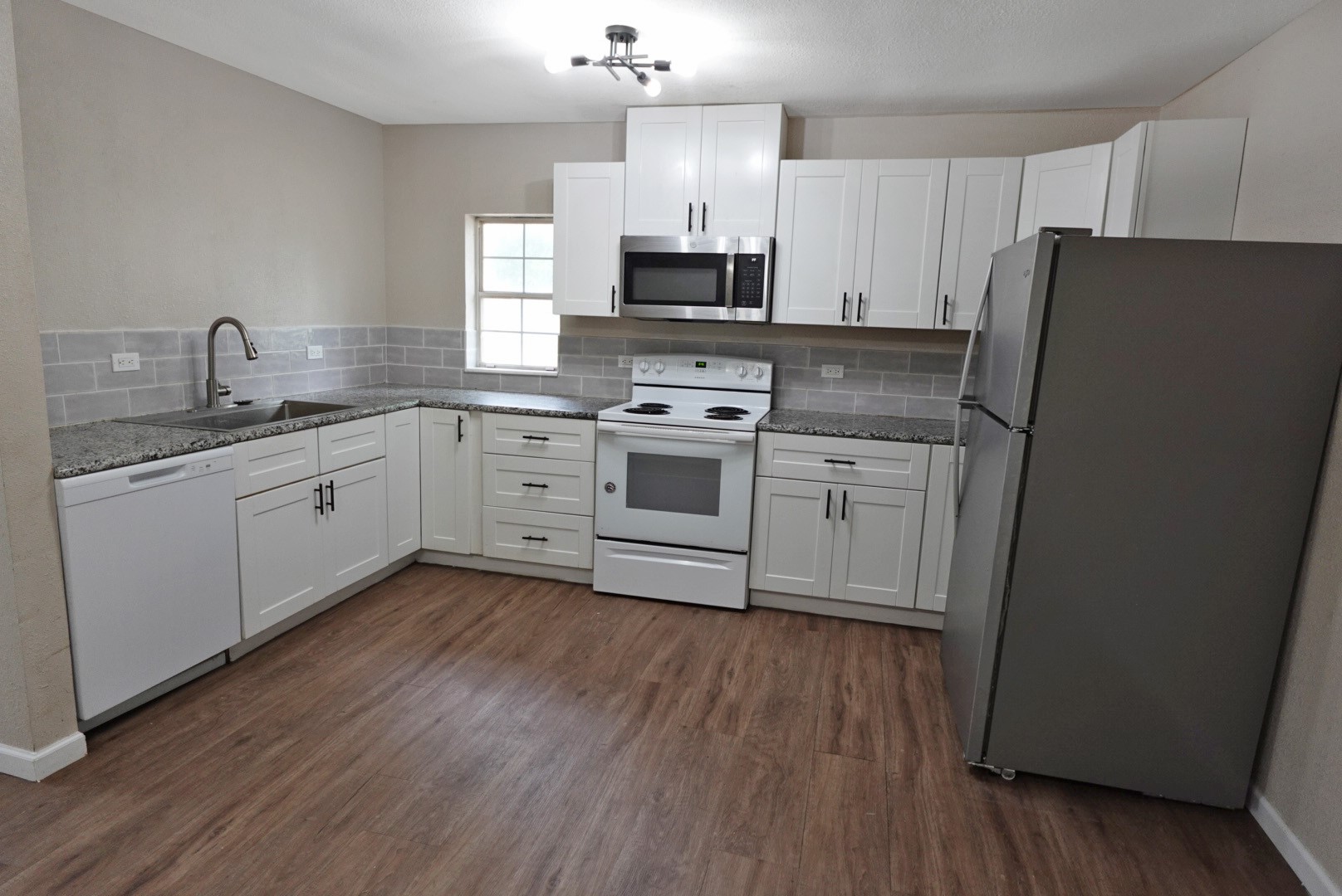 433 W Hampton Avenue De Leon TX 76444