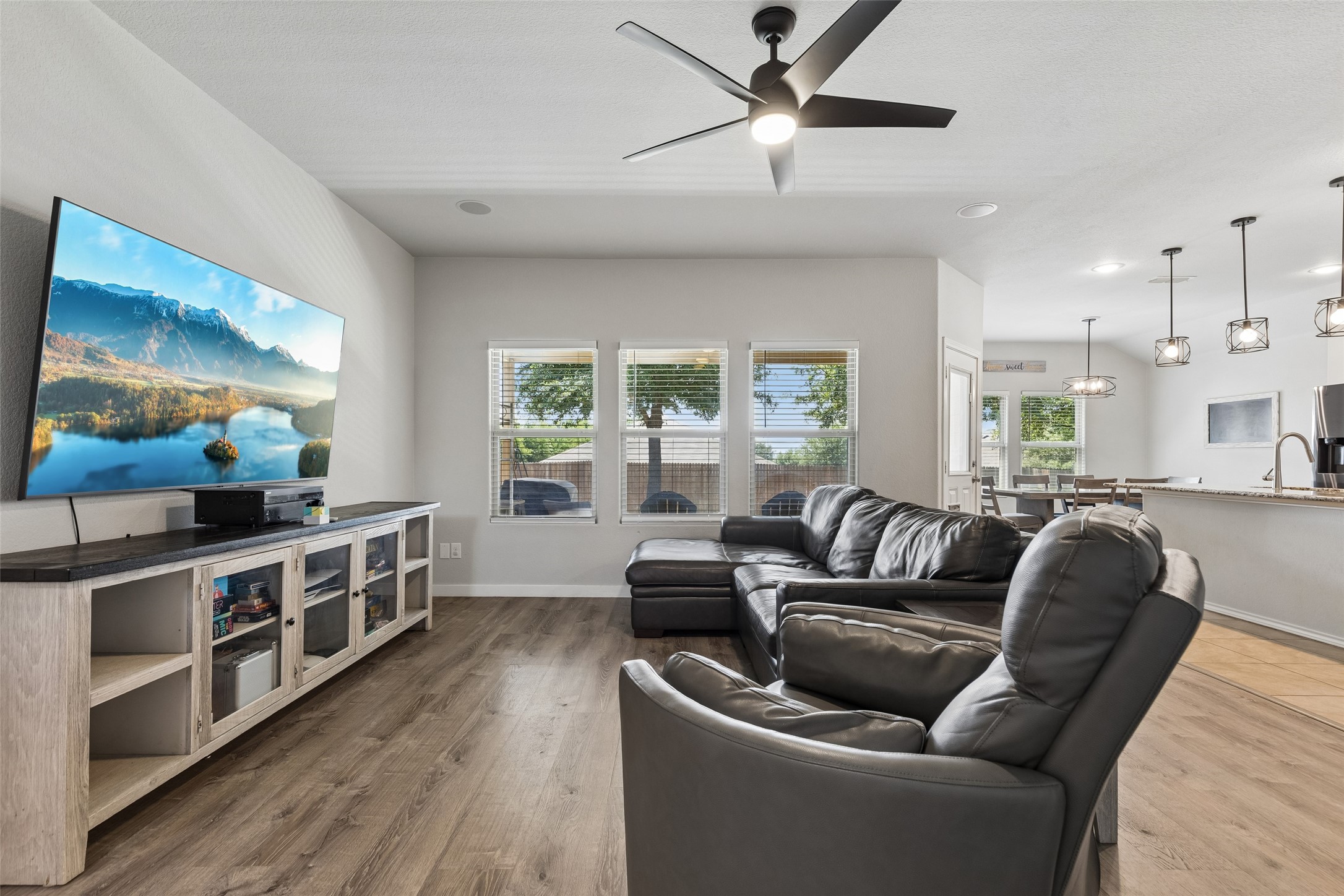 1412 Meadowlakes Drive Azle TX 76020