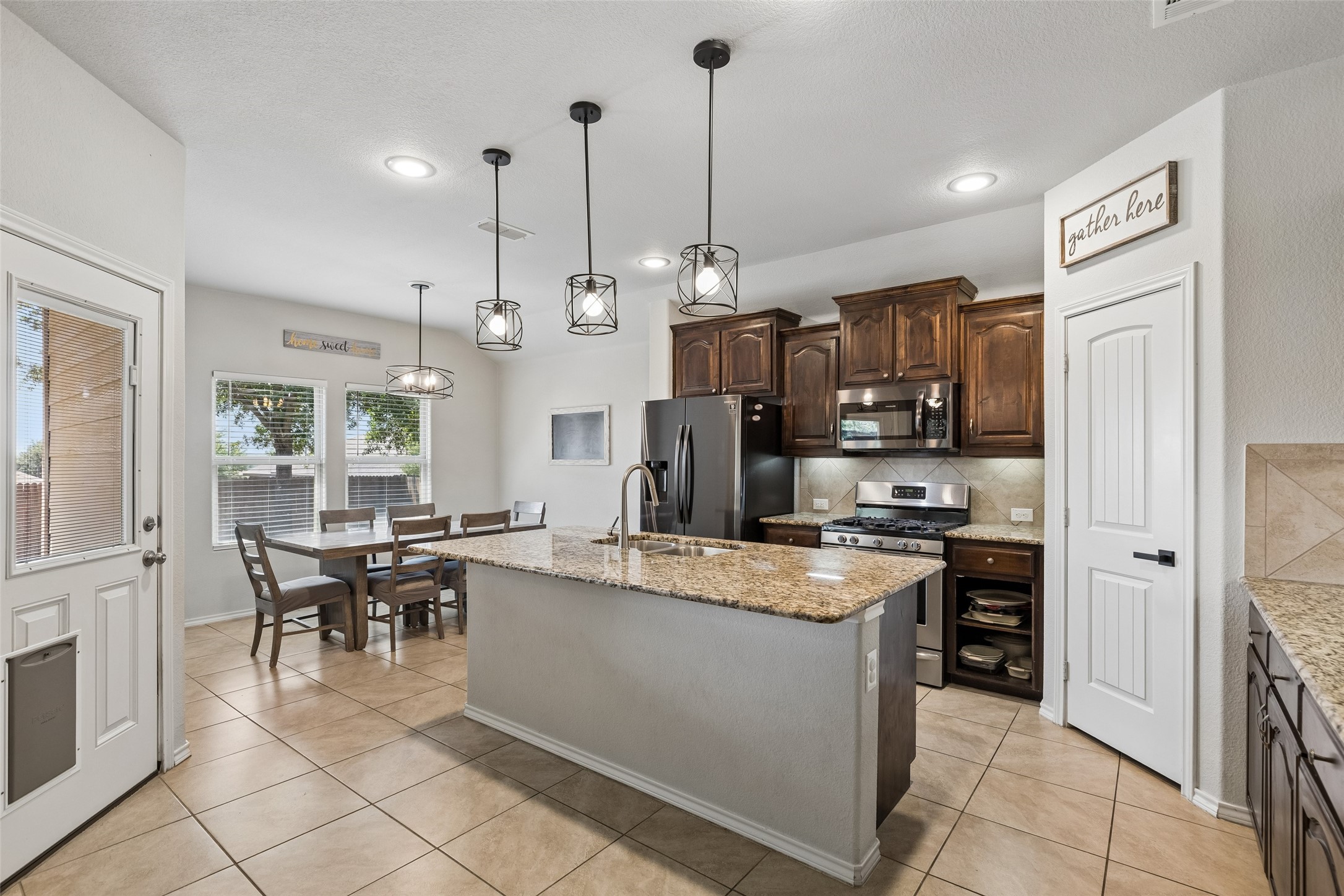1412 Meadowlakes Drive Azle TX 76020