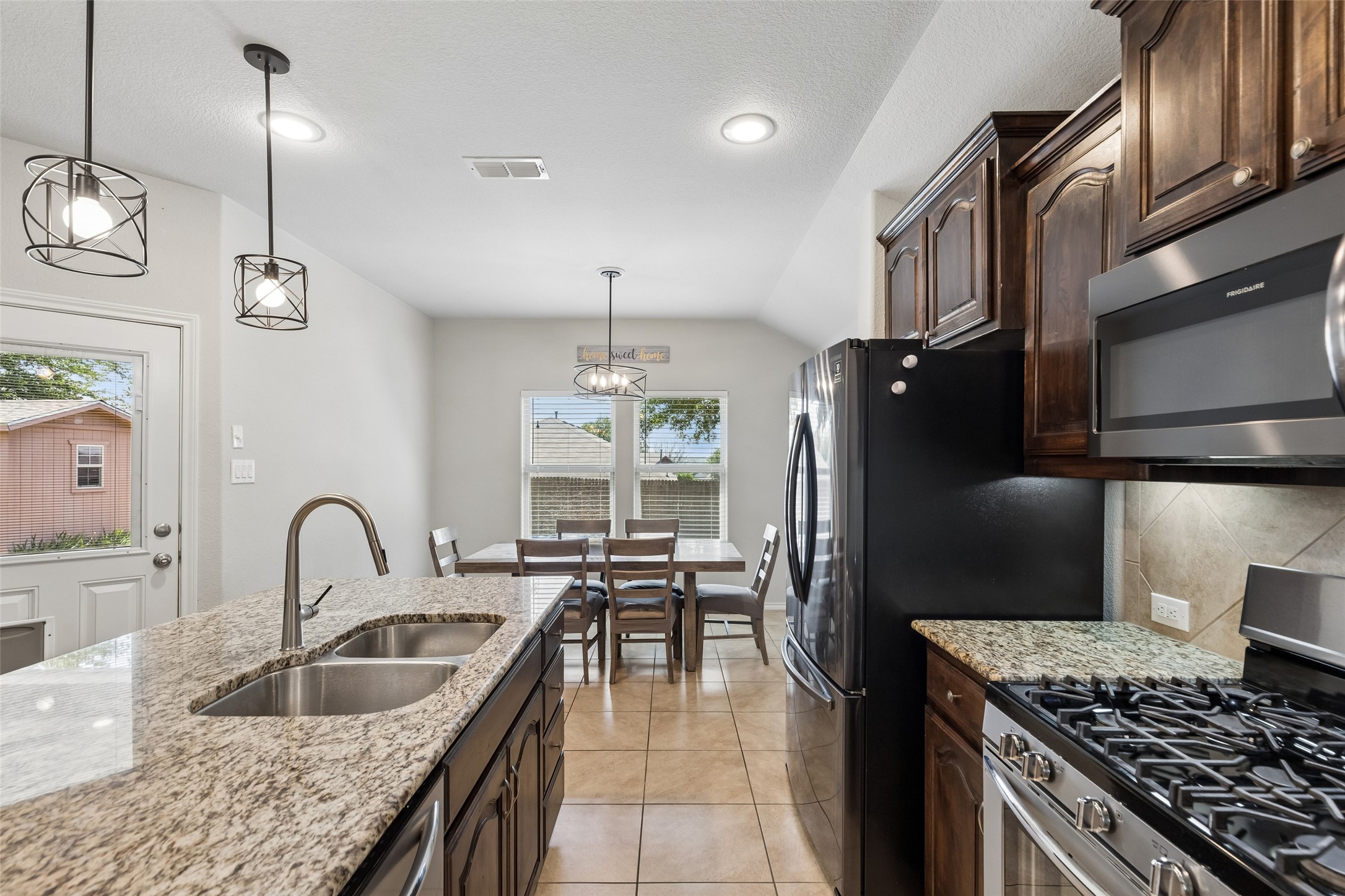 1412 Meadowlakes Drive Azle TX 76020