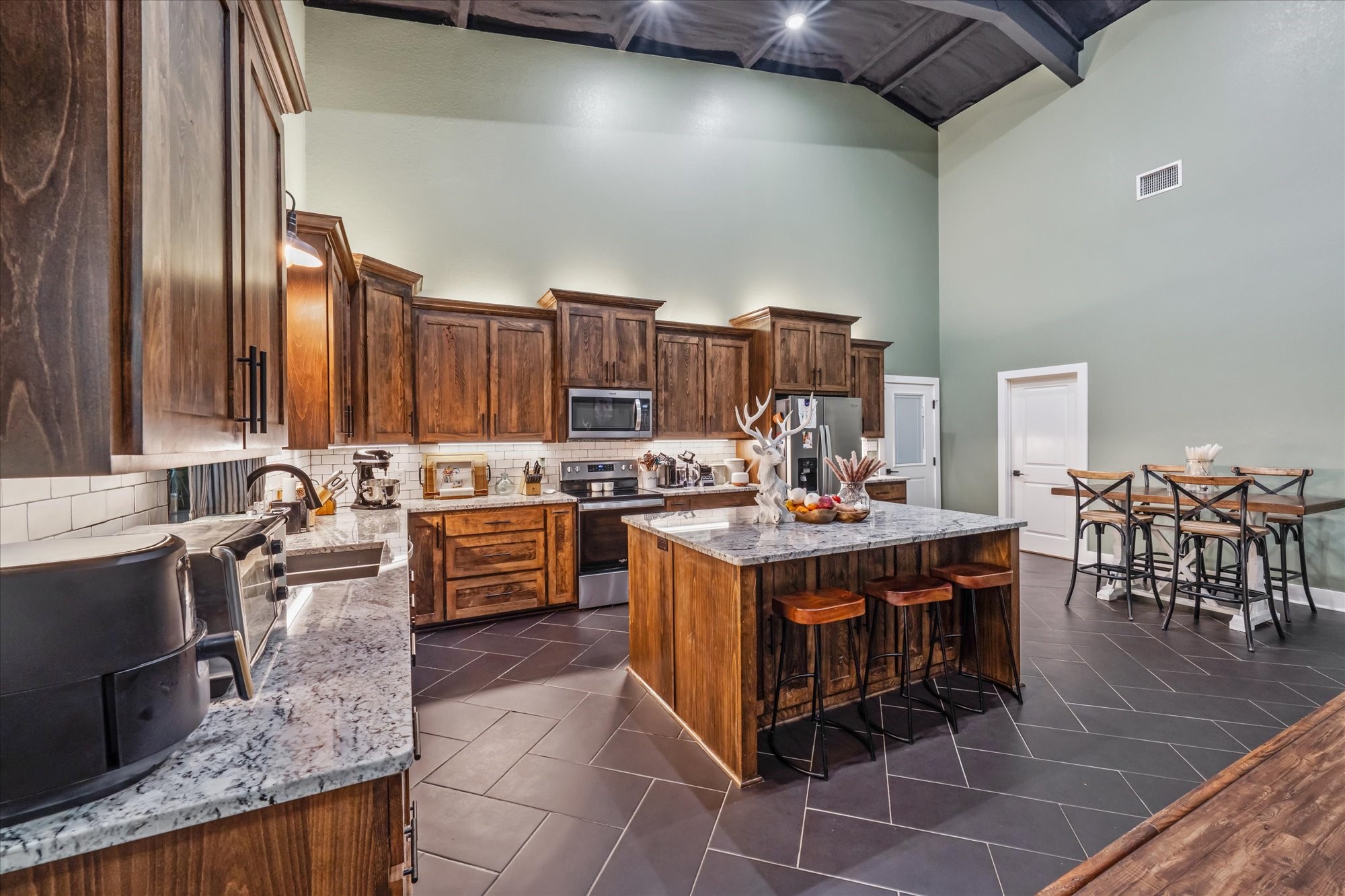 1000 W Main Street Chandler TX 75758