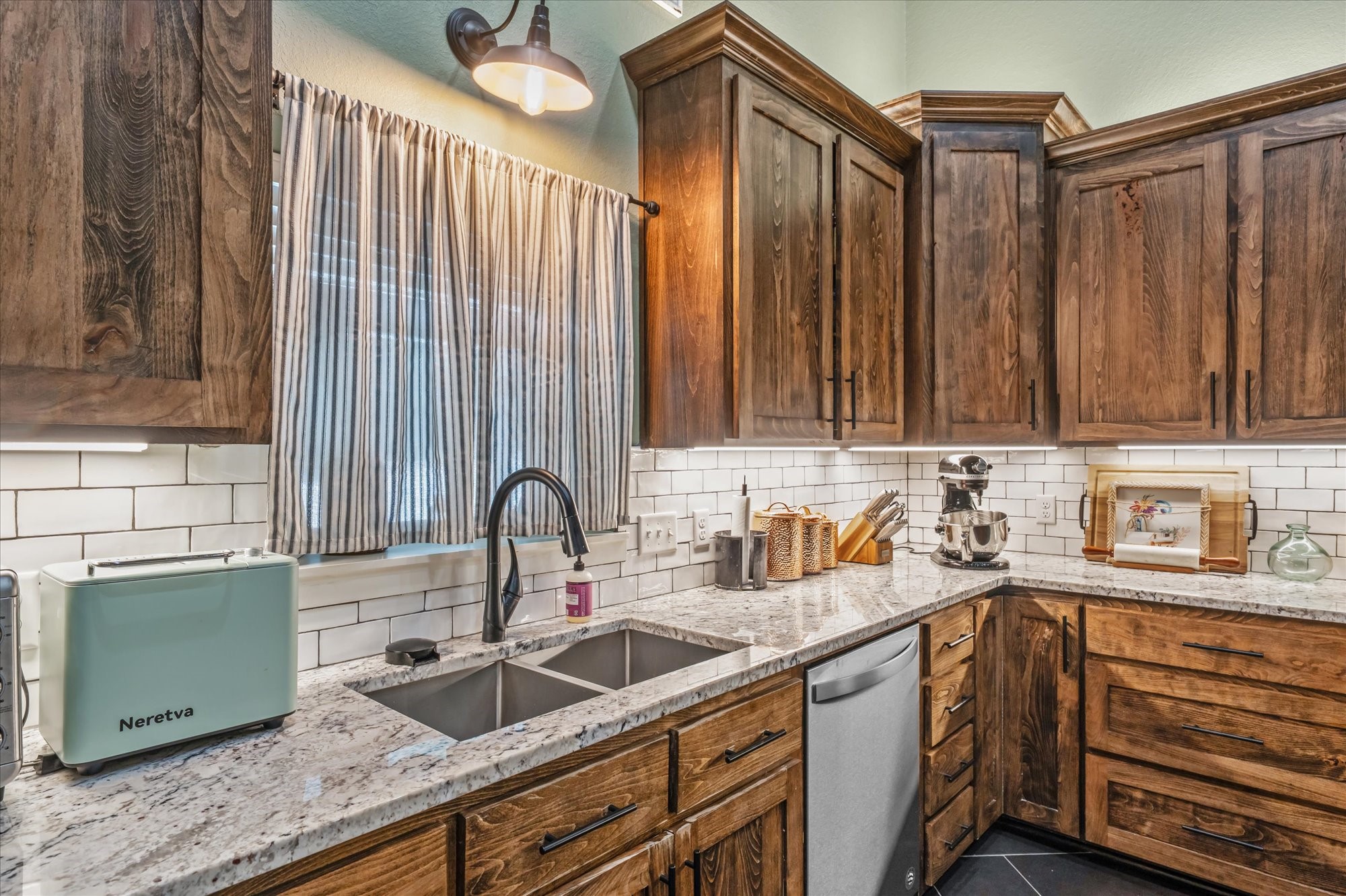 1000 W Main Street Chandler TX 75758