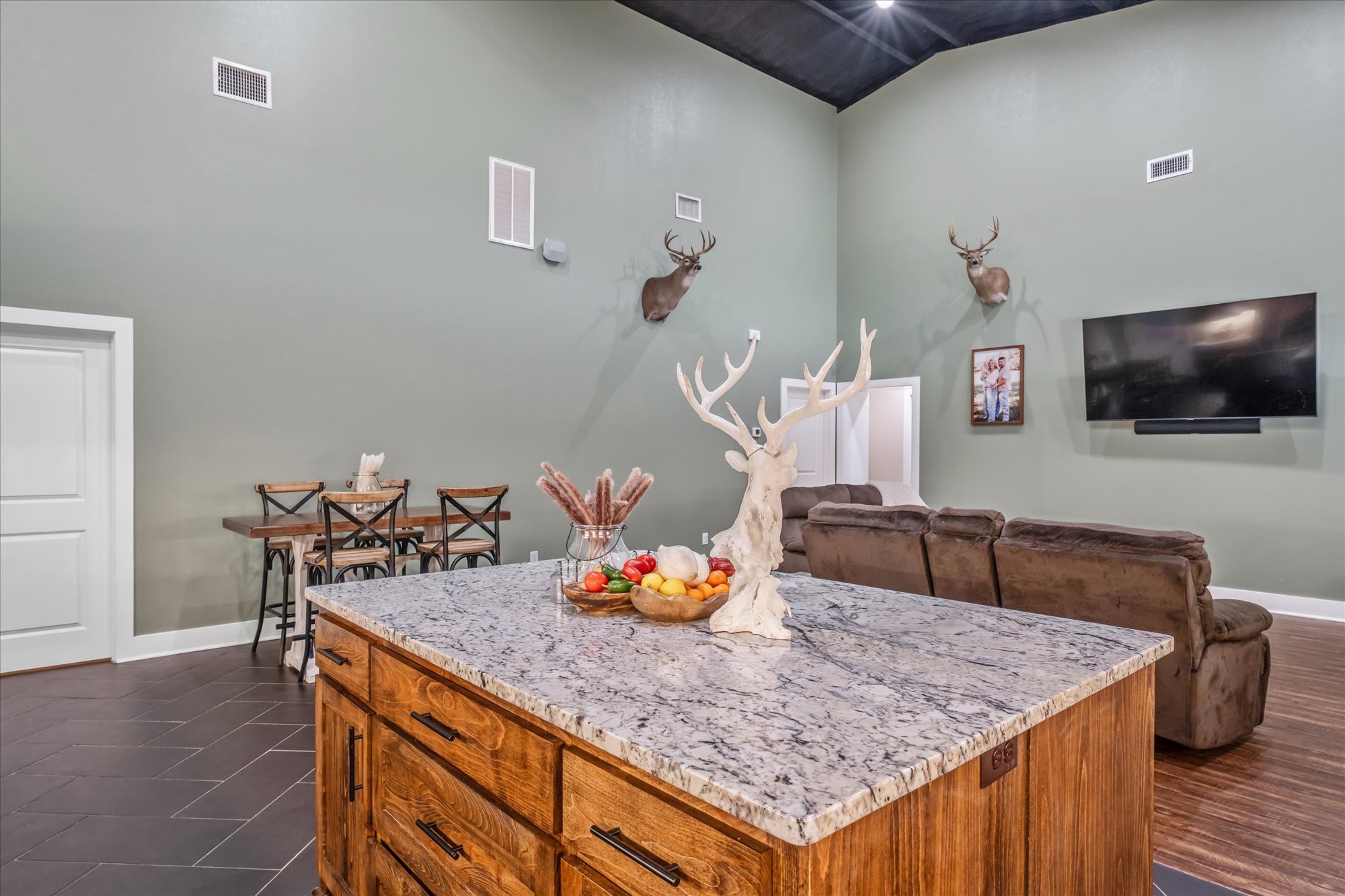 1000 W Main Street Chandler TX 75758