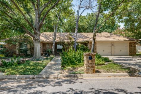 2704 English Chase Court Arlington TX 76016