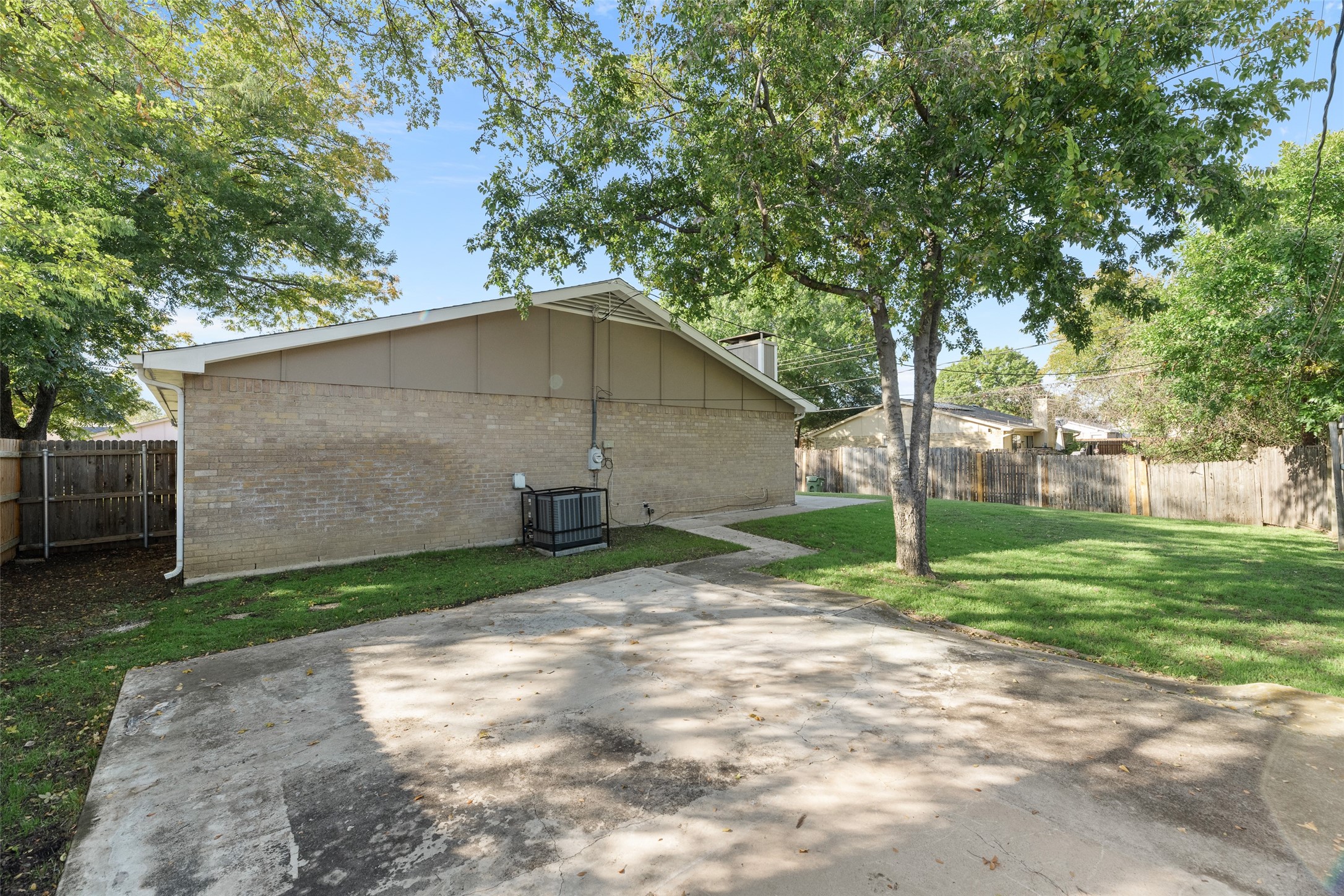 2011 Lavon Creek Lane Arlington TX 76006