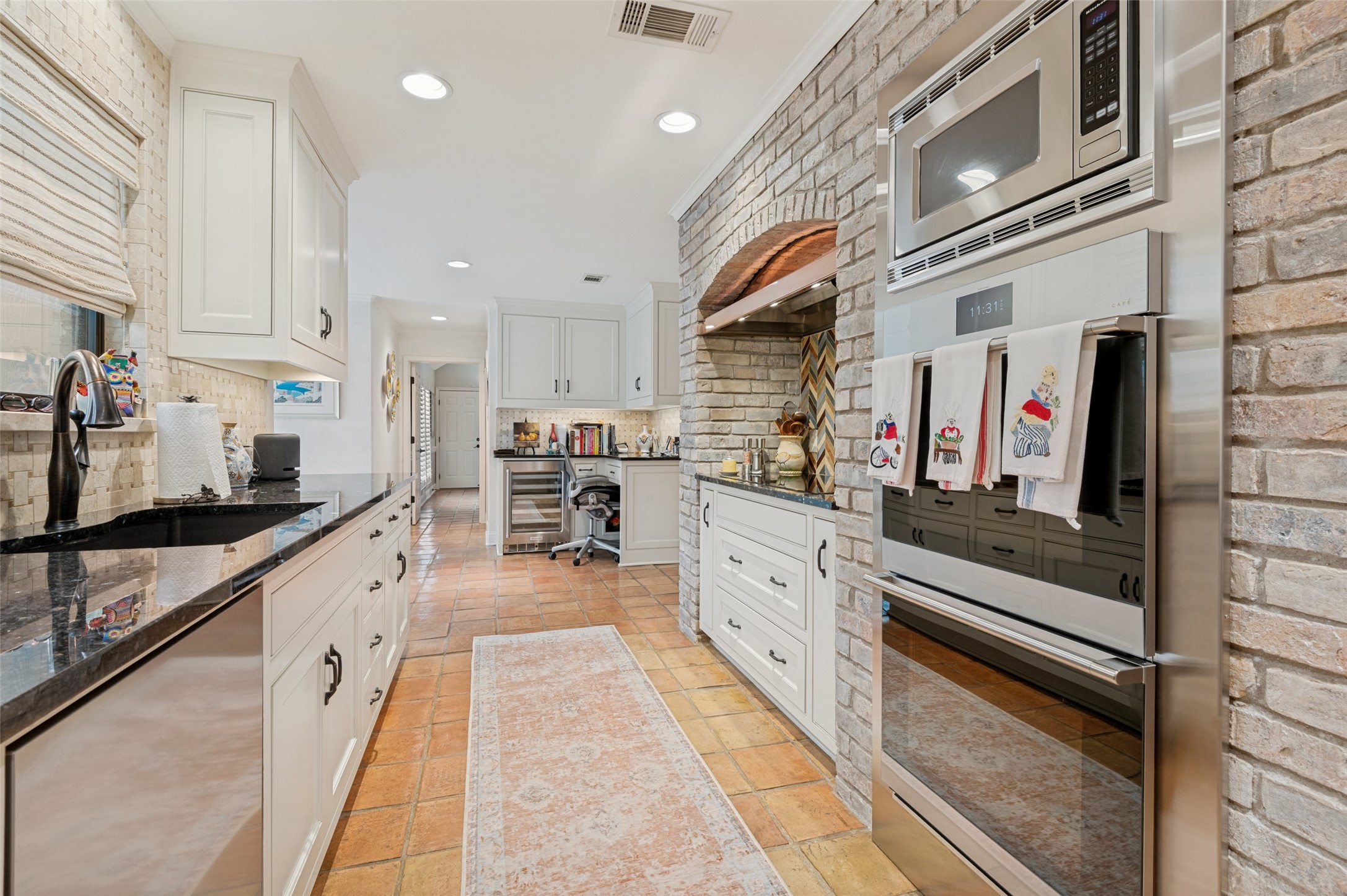 2405 Bluffview Court Arlington TX 76011