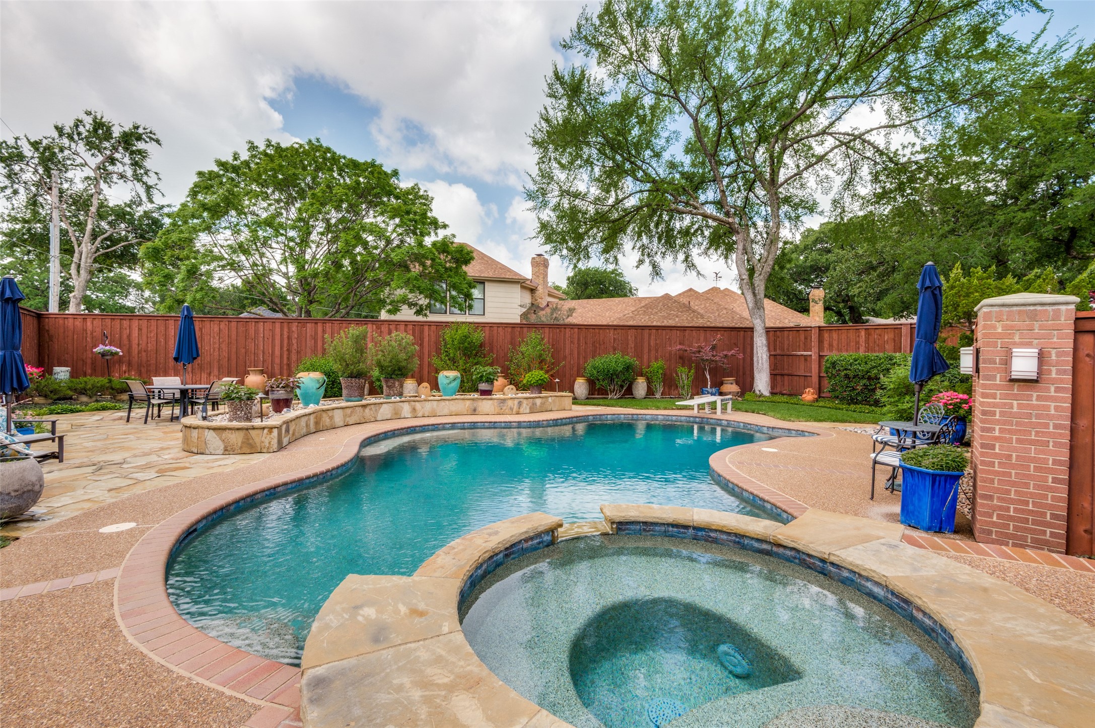 2405 Bluffview Court Arlington TX 76011