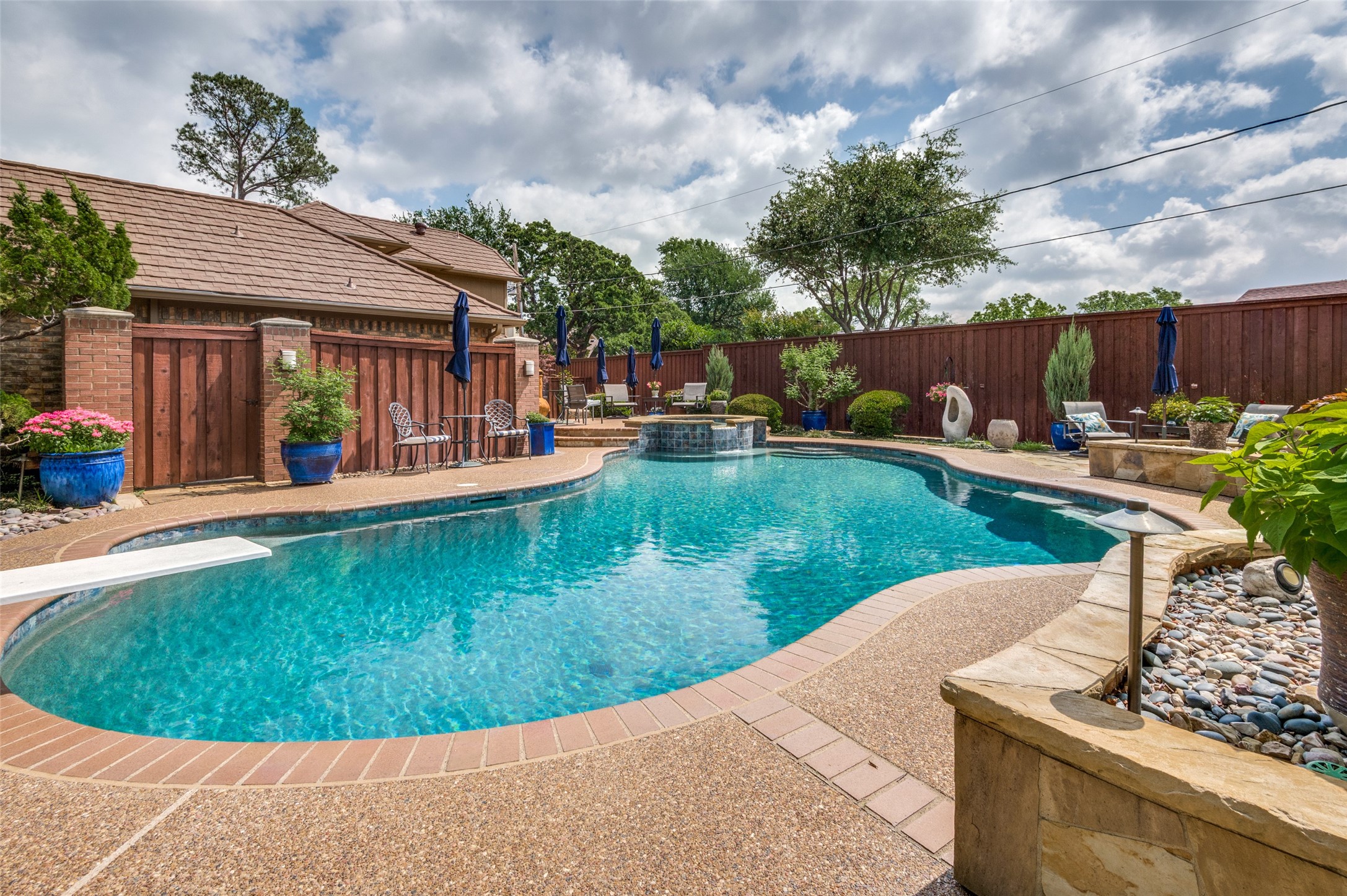 2405 Bluffview Court Arlington TX 76011