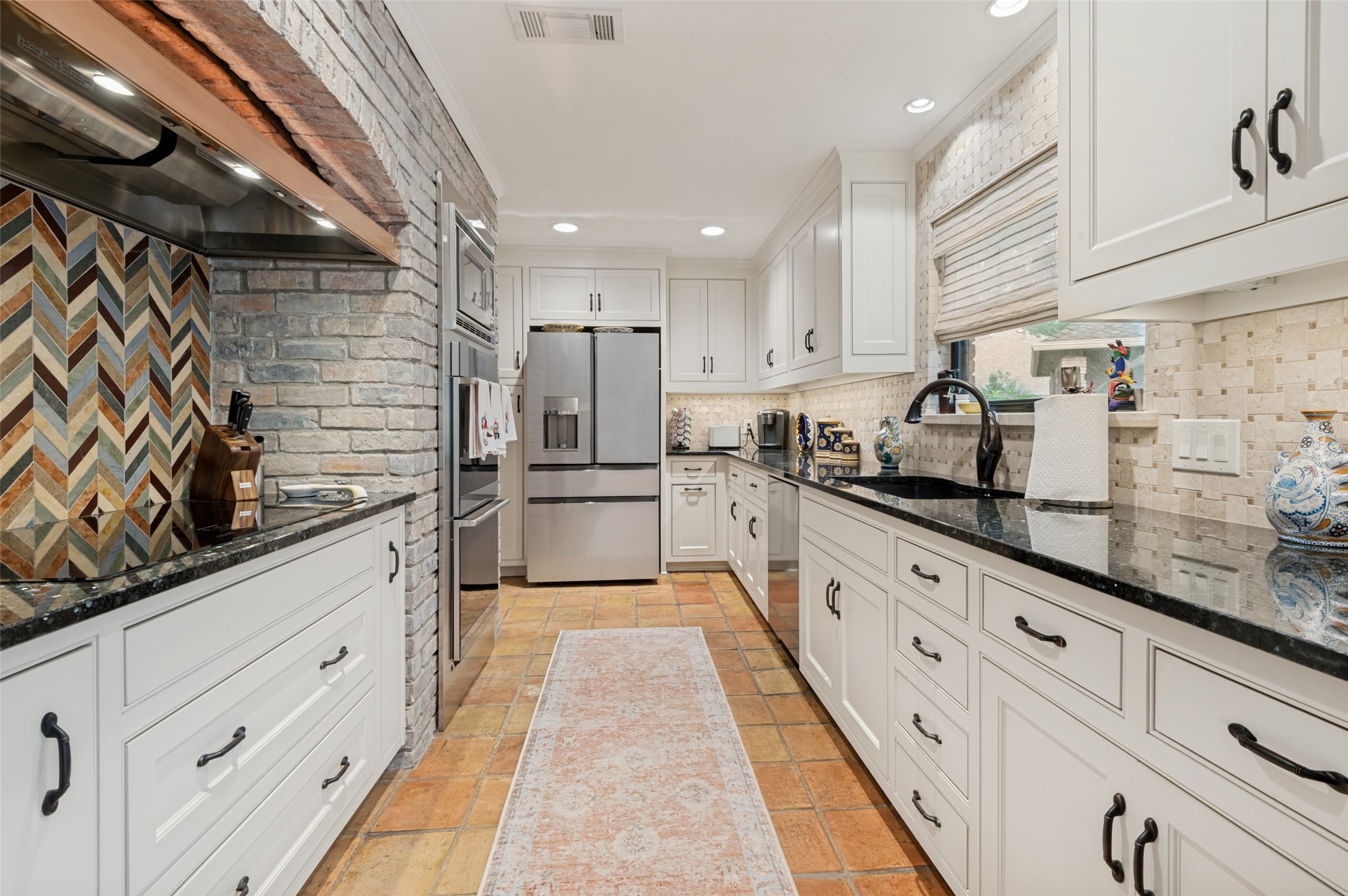 2405 Bluffview Court Arlington TX 76011