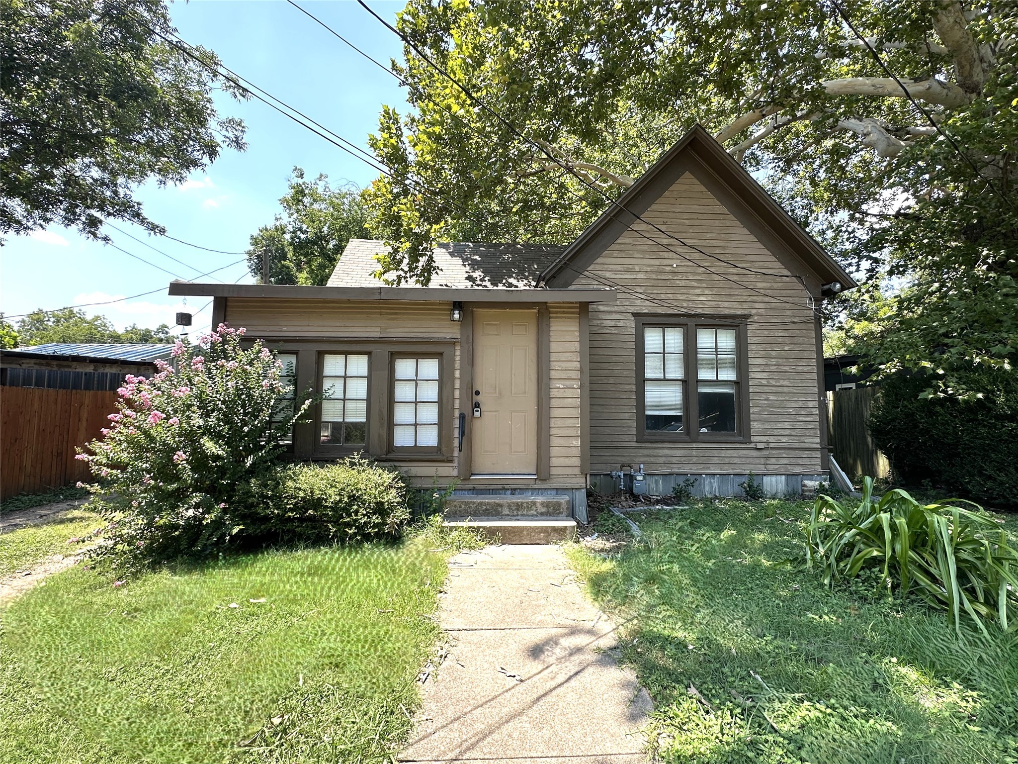 305 N Buffalo Avenue Cleburne TX 76033