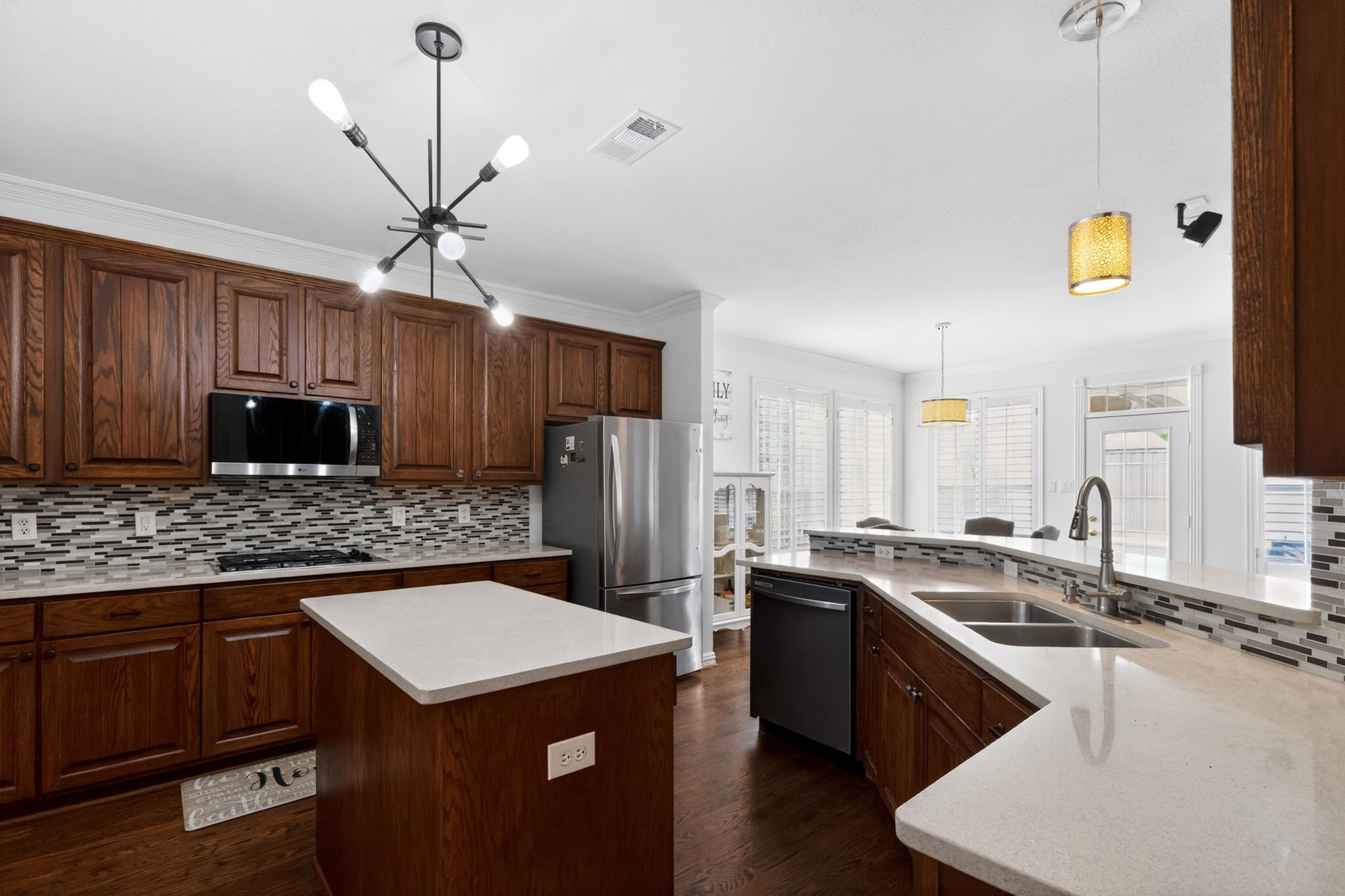 6921 Tartan Trail Garland TX 75044
