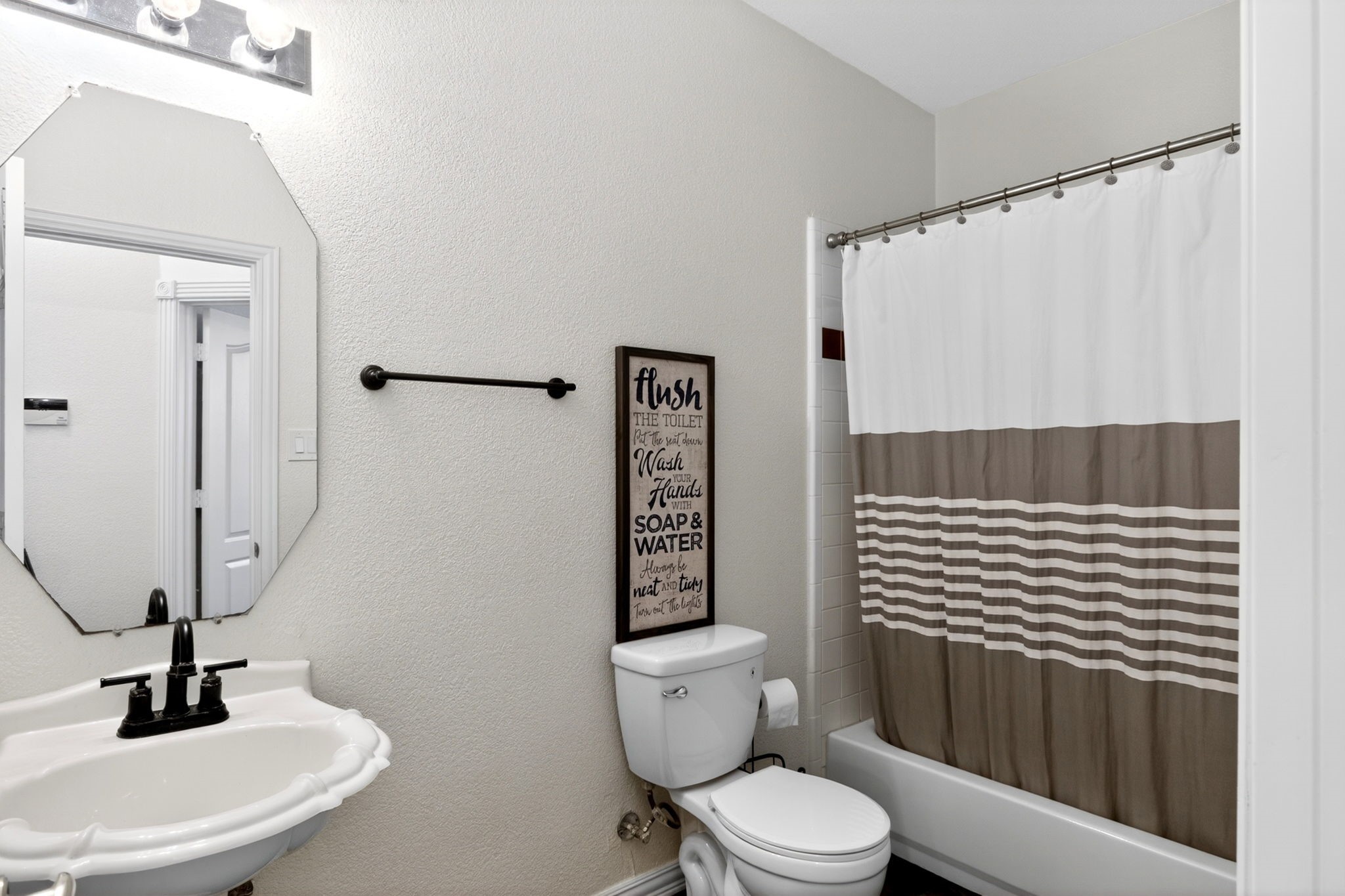 6921 Tartan Trail Garland TX 75044