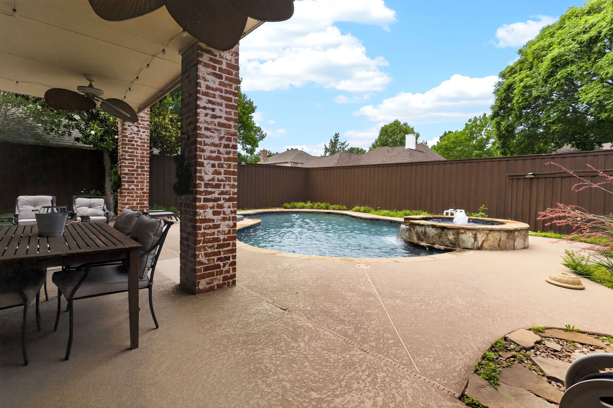 6921 Tartan Trail Garland TX 75044