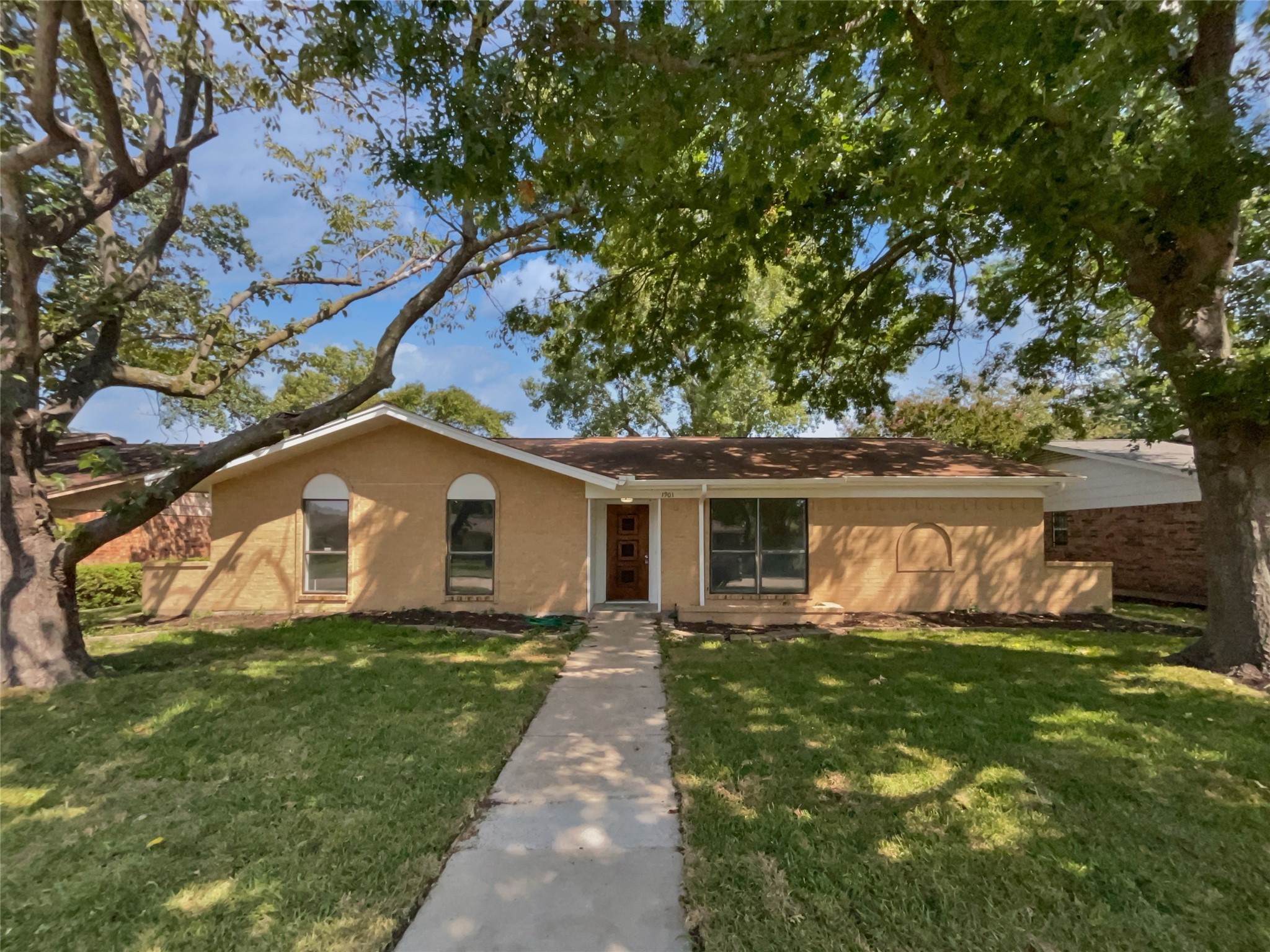 1901 Goliad Drive Garland TX 75042