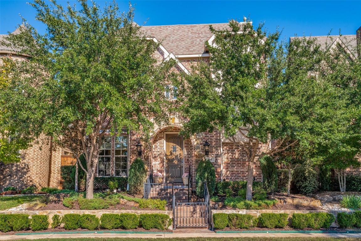 964 Shadyside Lane Dallas TX 75223