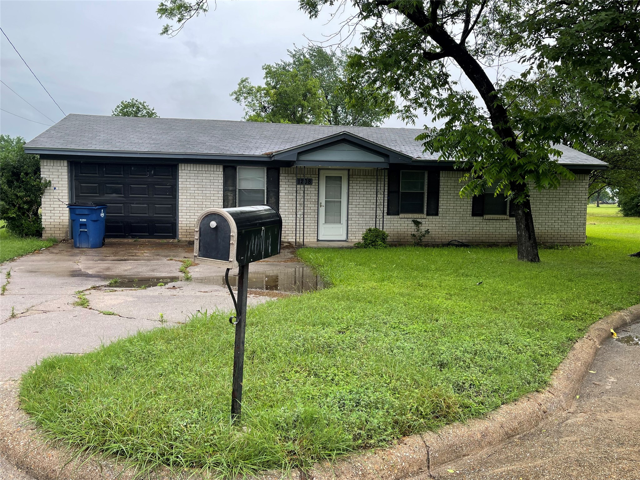 1208 Winkler Street Ennis TX 75119