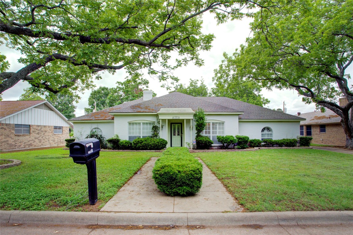 1305 N Westador Drive Arlington TX 76015