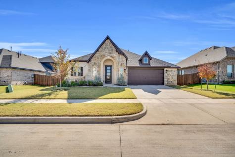208 Claywood Drive Glenn Heights TX 75154