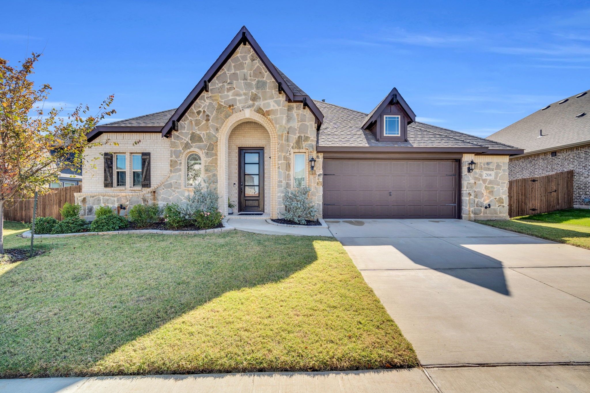208 Claywood Drive Glenn Heights TX 75154