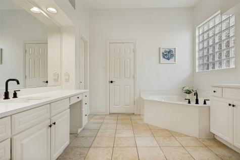 2521 Sir Tristram Lane Lewisville TX 75056