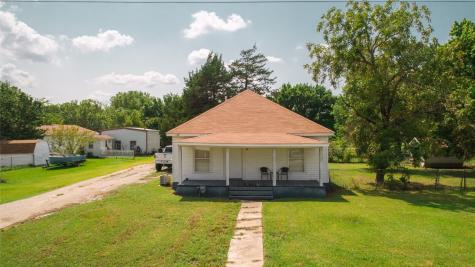 706 N Pearl Street Trenton TX 75490