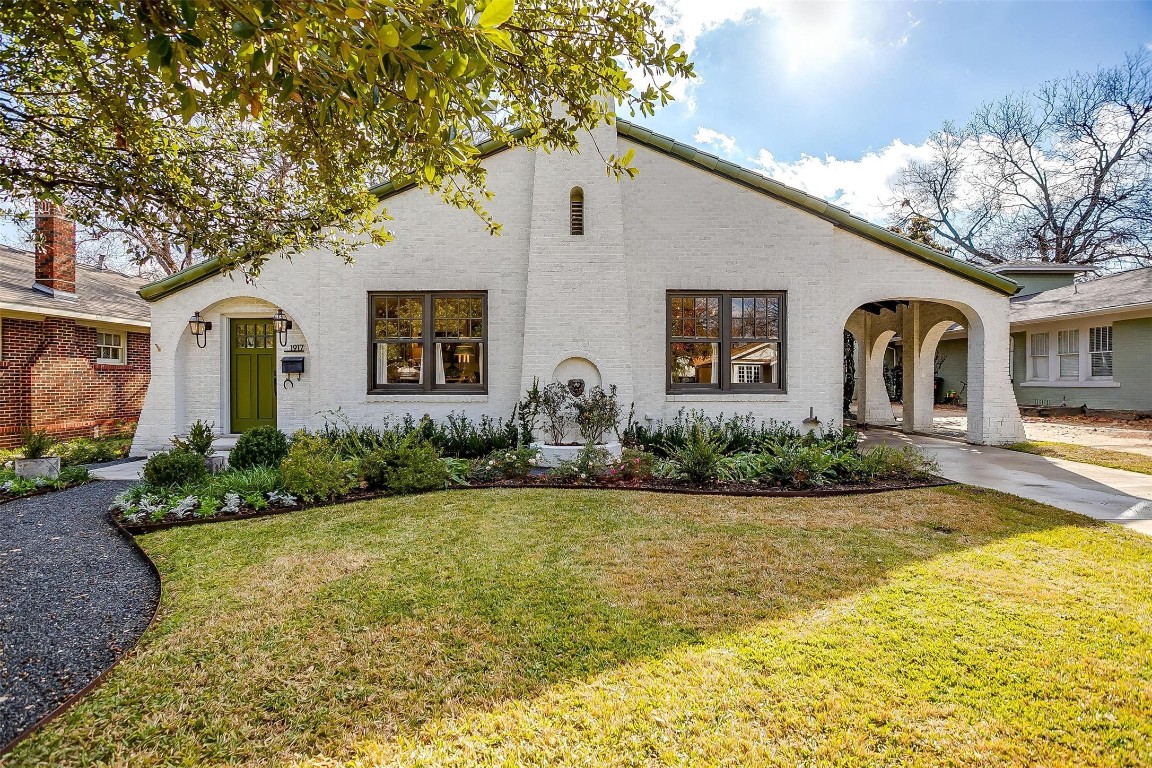 1917 Patton Court Fort Worth TX 76110