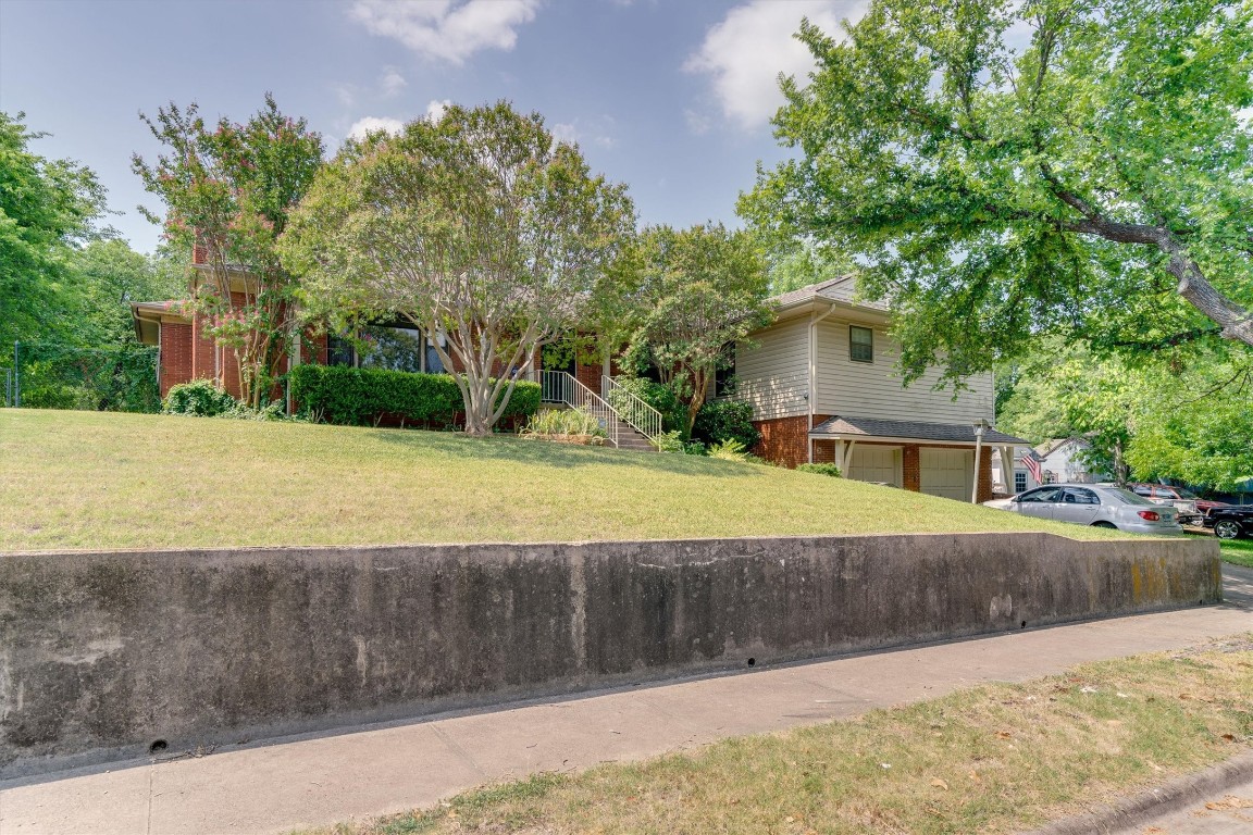 2818 Burlington Boulevard Dallas TX 75211