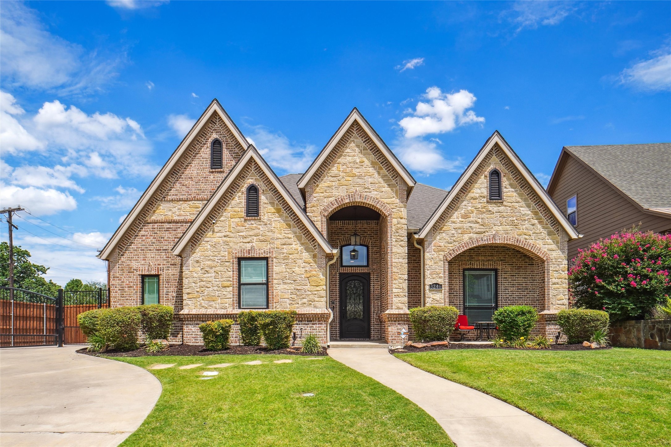 3240 Evan Drive Hurst TX 76054