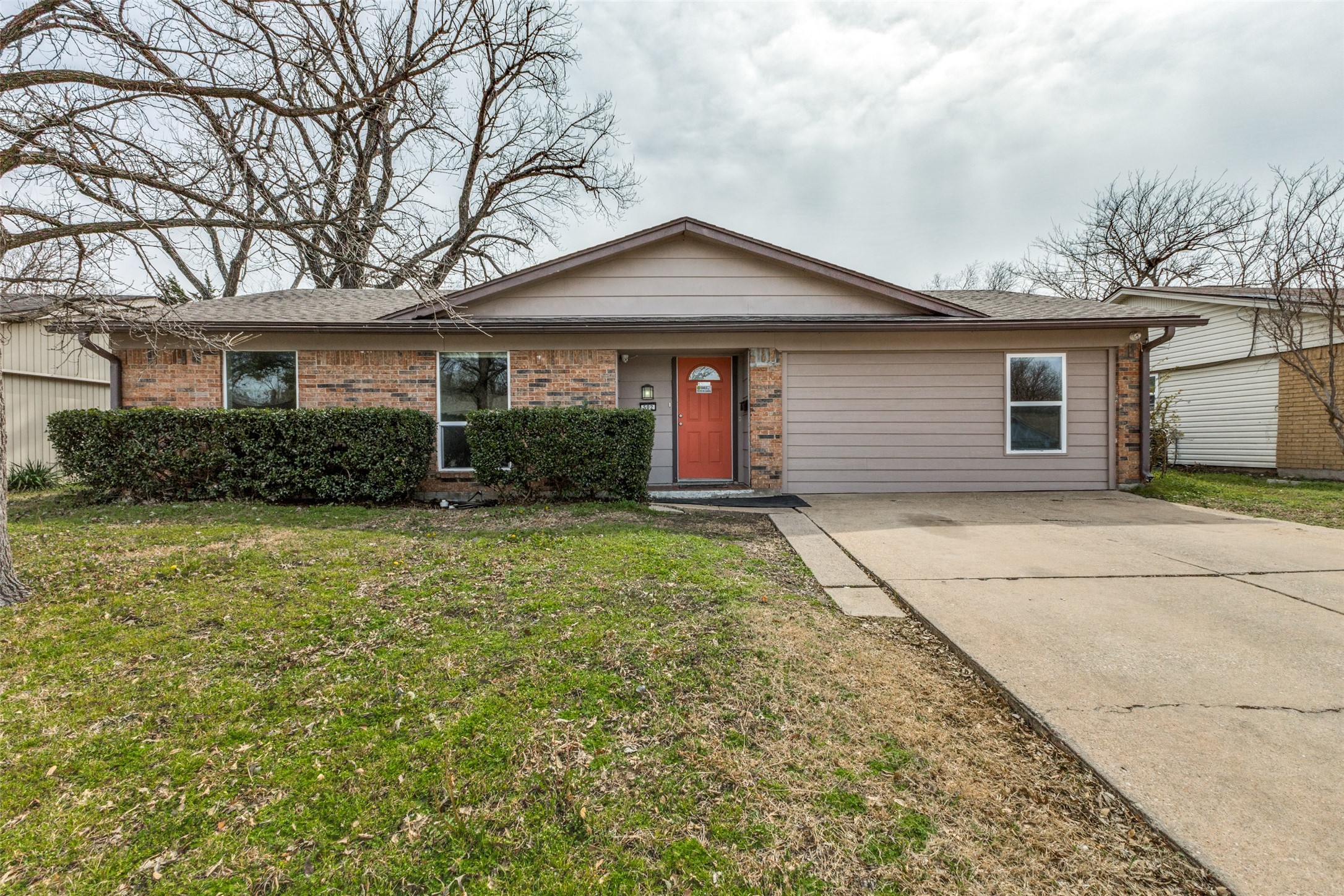 502 Meadowcreek Lane Garland TX 75043