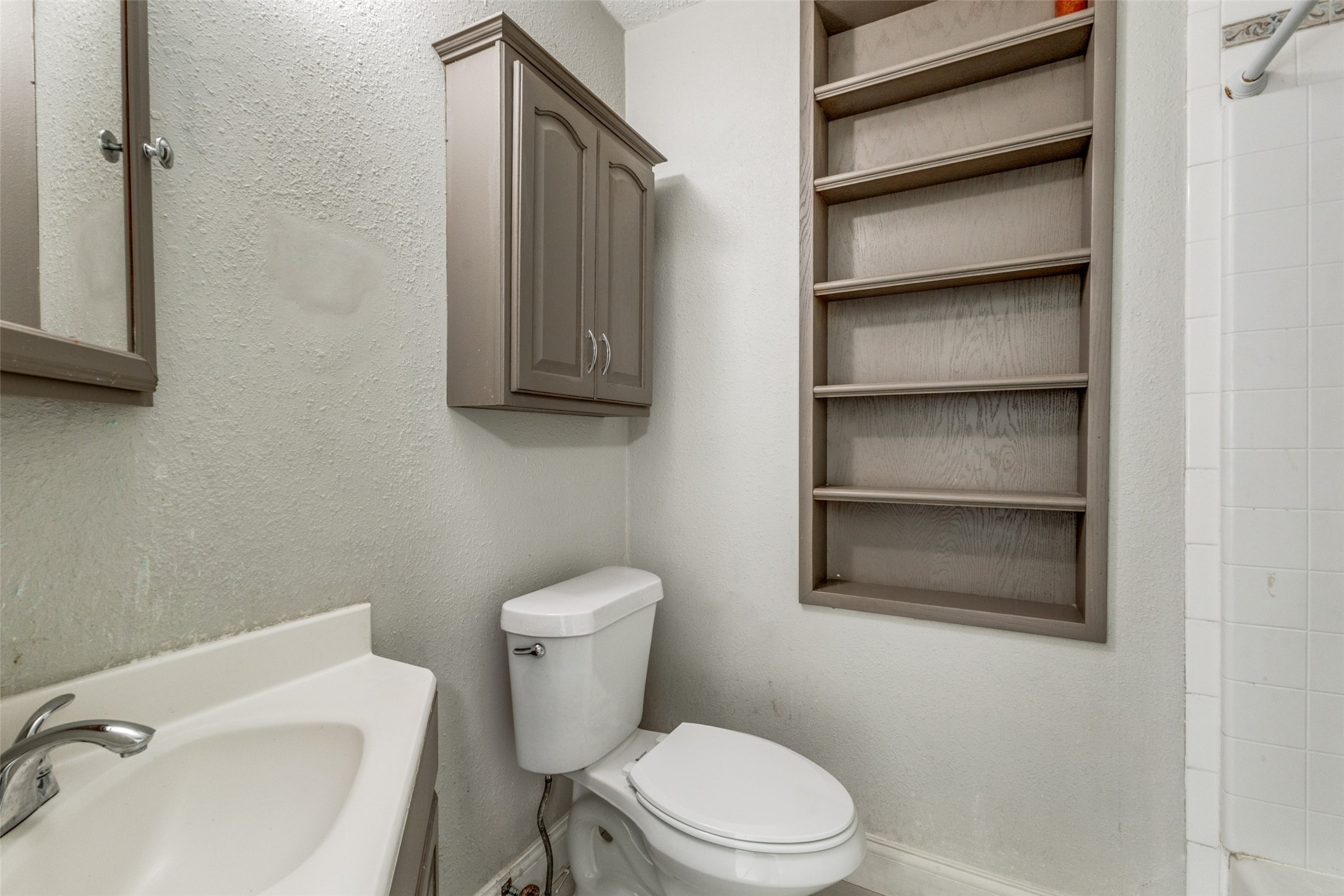 502 Meadowcreek Lane Garland TX 75043