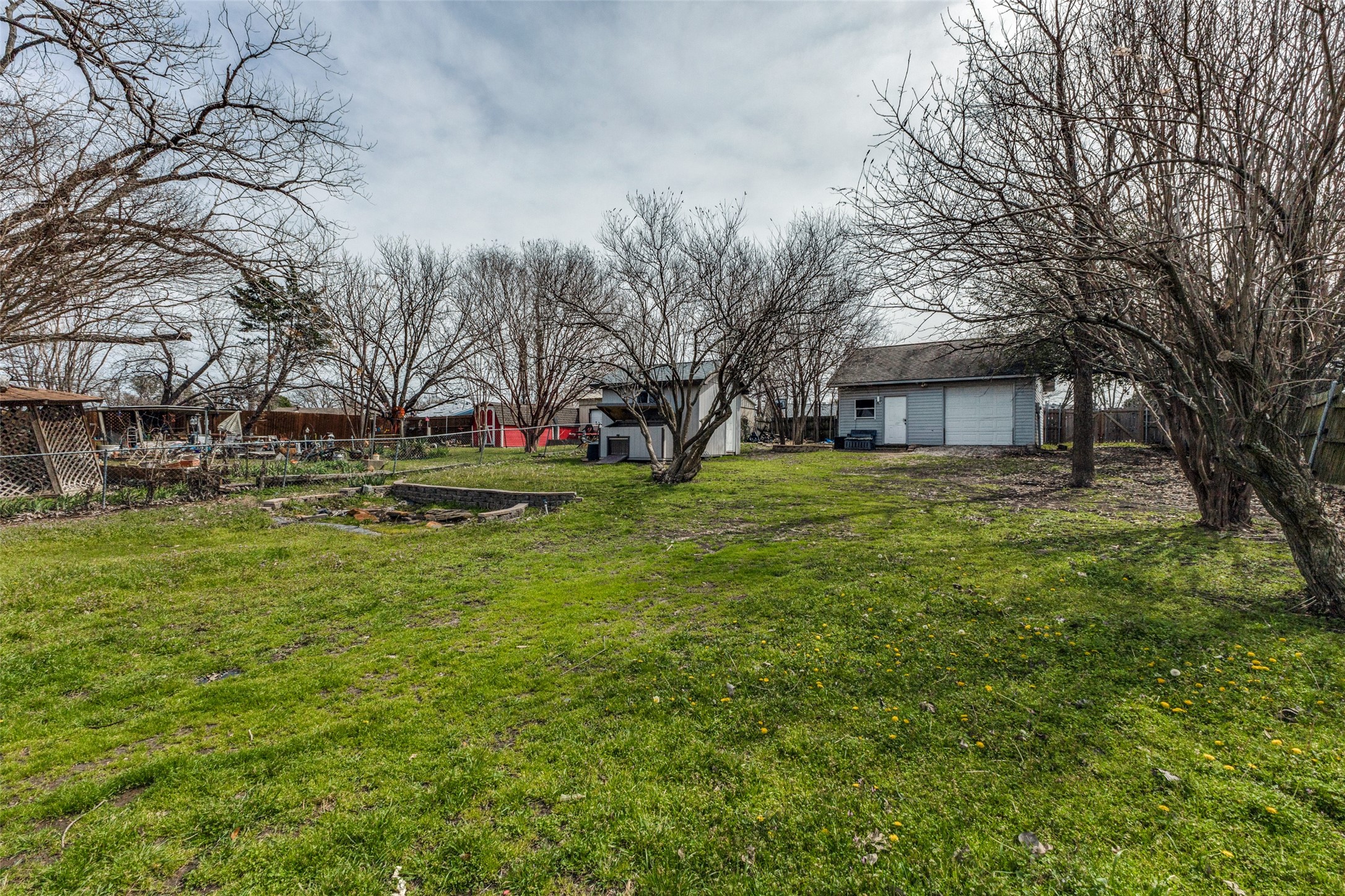 502 Meadowcreek Lane Garland TX 75043