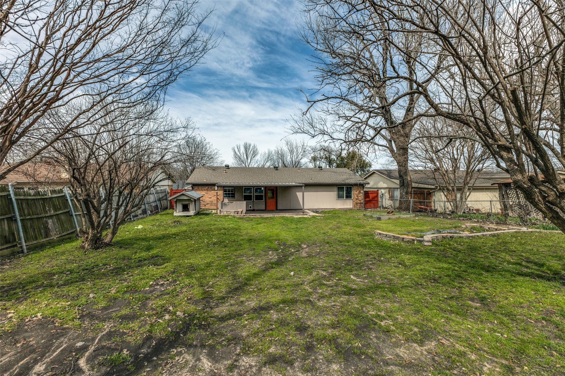 502 Meadowcreek Lane Garland TX 75043