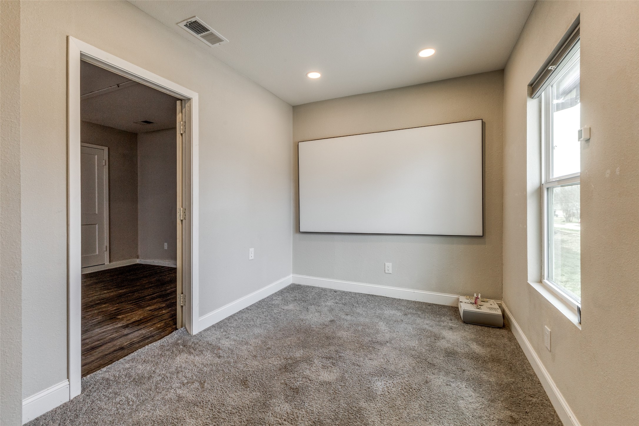 502 Meadowcreek Lane Garland TX 75043
