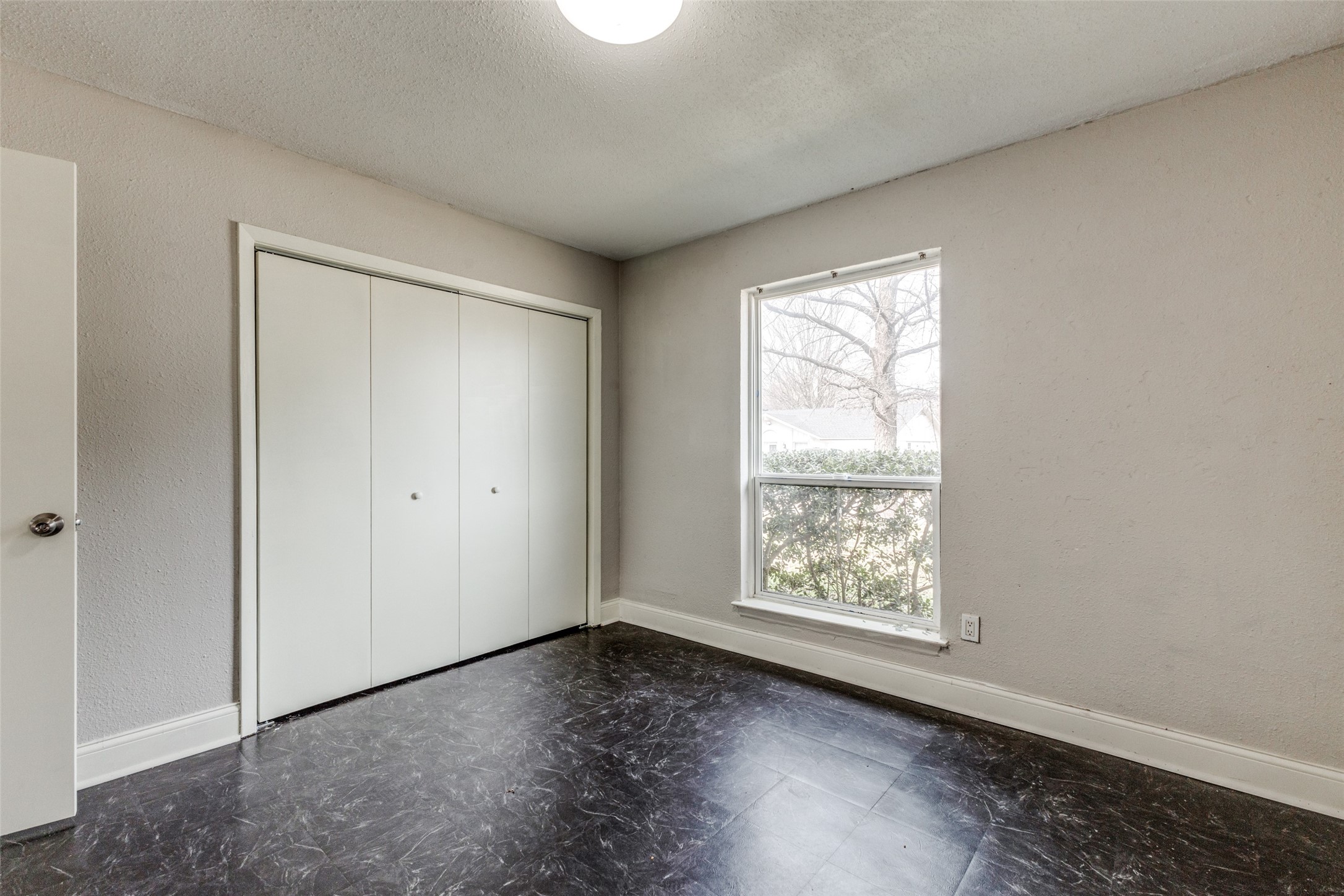 502 Meadowcreek Lane Garland TX 75043