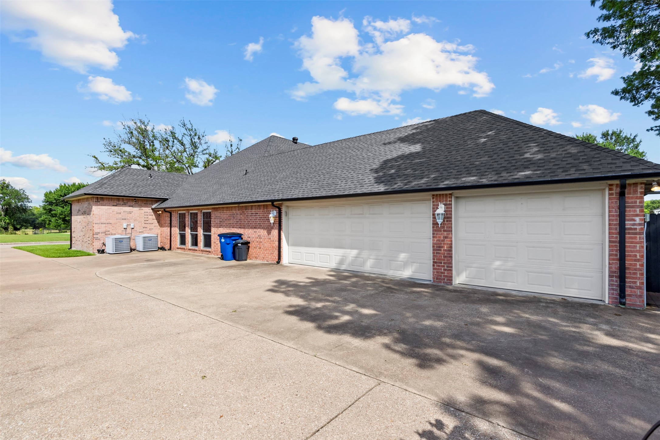 2505 Inverrary Drive Ennis TX 75119