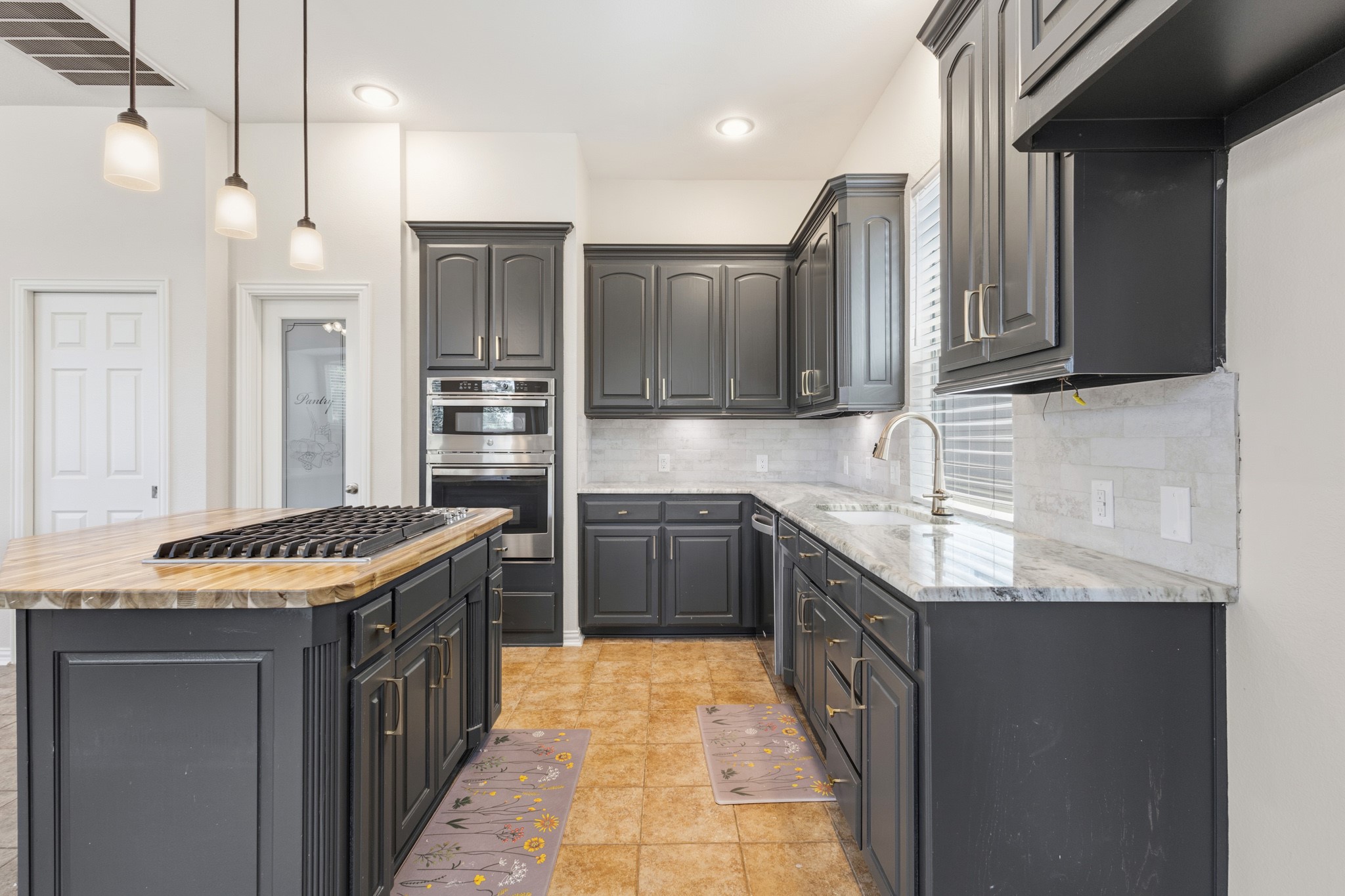 2223 Grizzly Run Lane Euless TX 76039
